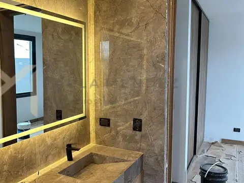 Casa en Alquiler con 1 cochera