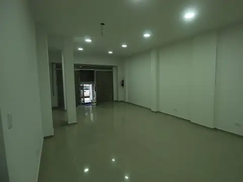 Local en Venta en Villa Luzuriaga, USD 129.900