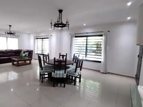 VENTA CASA QUINTA 5 AMBIENTES GRAN PARQUE PILETA MUY BUEN ACCESO MORENO