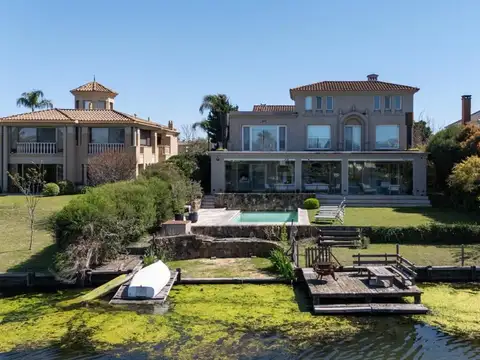 Casa en Venta con 2 cocheras