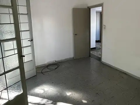 ALQUILER - 3 ambientes con patio - Liniers