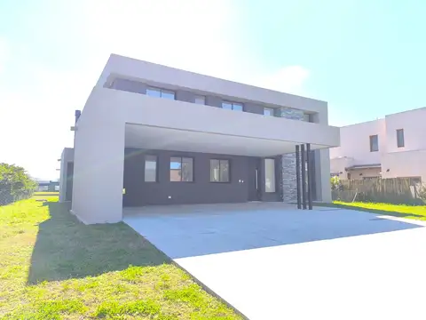 Casa 7 ambientes con 3 baños