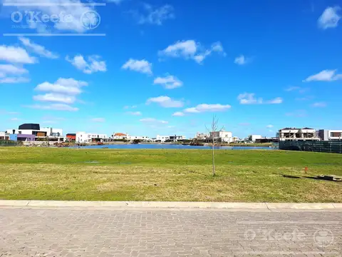 Lote en venta de 771 metros fondo a la laguna con posesion inmediata  en Villalobos - Pueblos del Pl