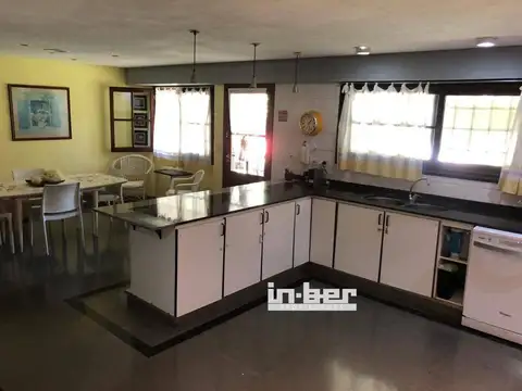 Casa 6 ambientes con 5 baños