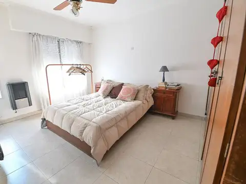 VENTA - CASA + DEPARTAMENTO EN EXCELENTE UBICACION