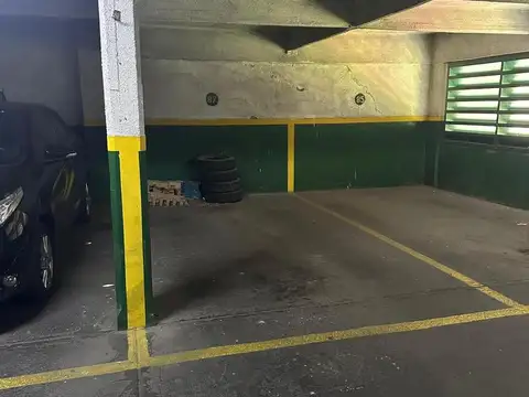 COCHERA CUBIERTA EN RECOLETA