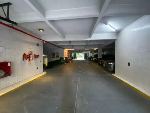 COCHERA CUBIERTA EN RECOLETA