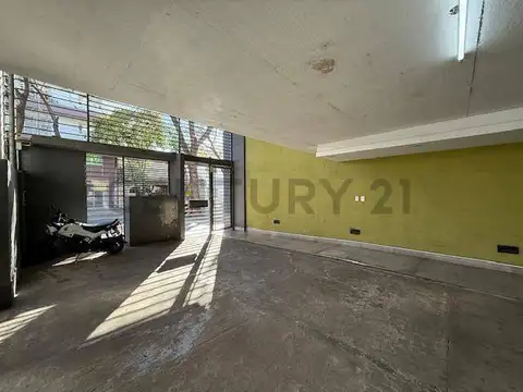 Oportunidad - Cochera en barrio Echesortu - Alsina 1041