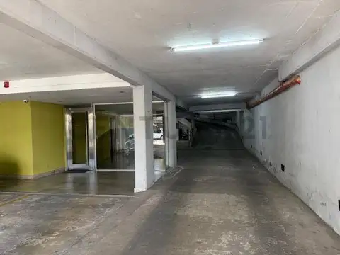 Oportunidad - Cochera en barrio Echesortu - Alsina 1041