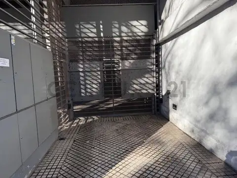 Oportunidad - Cochera en barrio Echesortu - Alsina 1041