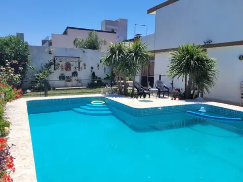 VENTA CASA JOSE MUÑOZ CARLOS PAZ 3 DORM PILETA