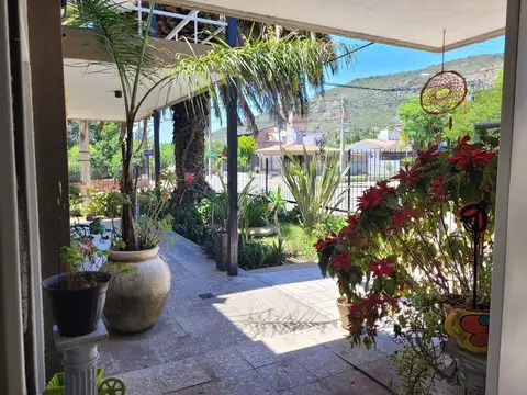 Casa en Venta con 3 cocheras
