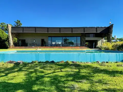 Casa 4 ambientes con 4 baños