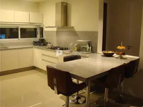 A 100 mts del Museo Rally