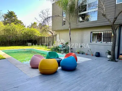 Casa en Venta con 2 cocheras