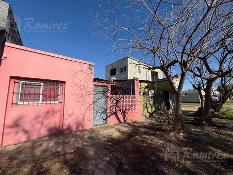 2 Casas y Local en Esquina En Venta - Moreno Centro