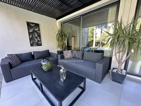 Casa en Alquiler Temporal con 2 cocheras