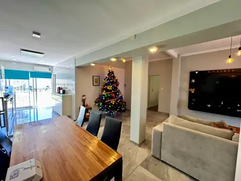 Casa 5 ambientes con 3 baños