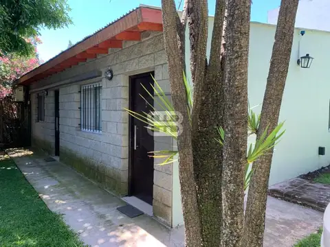 Depto Tipo Casa en Alquiler con 1 cochera