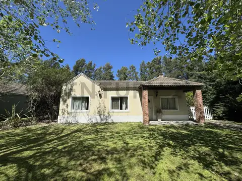 CASA EN VENTA 4 AMBIENTES CON JARDIN Y PARRILLA APTO CREDITO