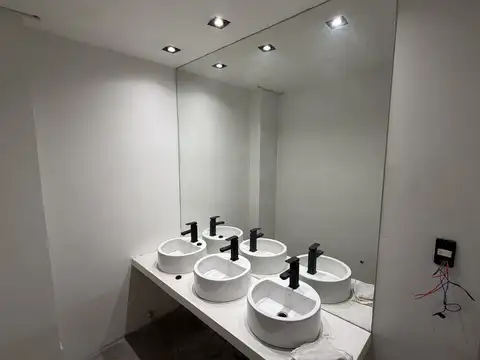 Oficina en Alquiler con 6 cocheras