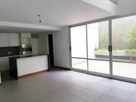 Departamento de 3 dormitorios Dúplex con patio en Pichincha