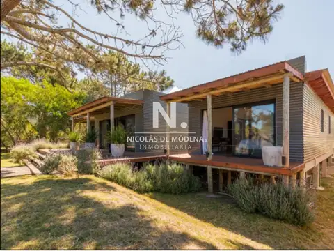 Casa 6 ambientes con 5 baños