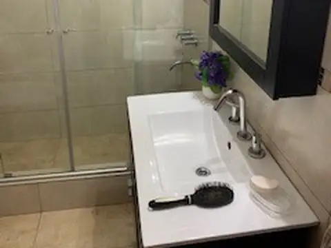 Espectacular Casa 5 Ambientes con Garage y amplio Patio en pleno Barrio Naon