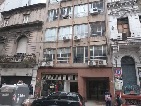 Oficina  (   apto vivienda por reglamento)