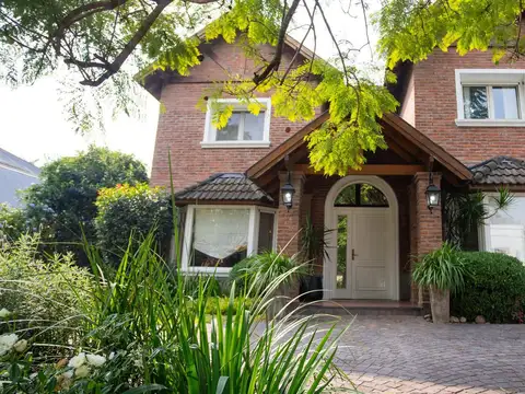 Casa en Venta con 3 cocheras