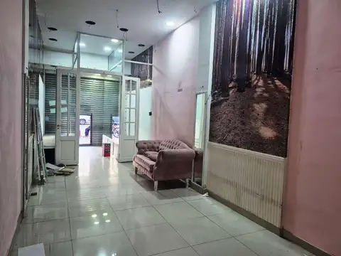 EXCELENTE LOCAL COMERCIAL 3.10 X 21   ENTREPISO