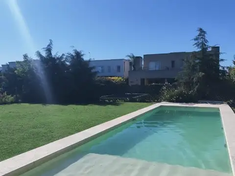 Casa en Alquiler Temporal en Pilar del Este - Santa Guadalupe, $ 4.000