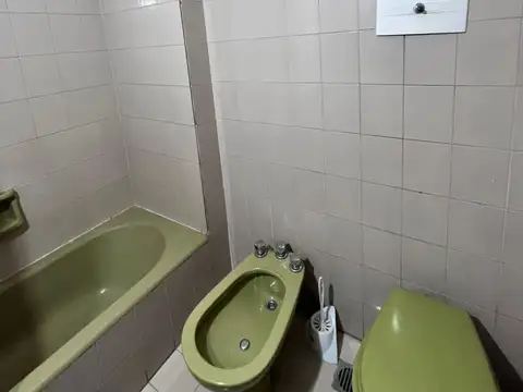 EN VENTA depto 2 ambientes lateral