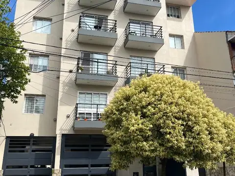 3 AMBIENTES CON COCHERA AL FRENTE   EN ZONA GUEMES OPORT  