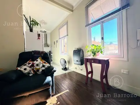Venta PH de 2 ambientes en planta alta. Banfield Este