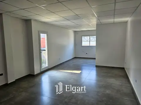 Oficina en Alquiler con 3 cocheras
