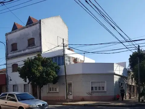 Agustín Alvarez 1600