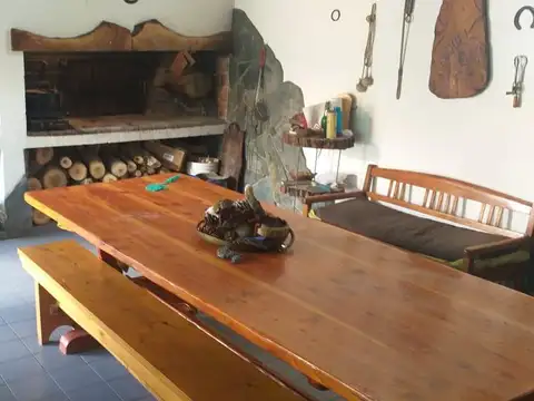 Casa en venta - 4 Dormitorios 2 Baños - 432Mts2 - General Roca