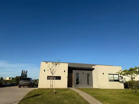 VENTA CASA SAN SEBASTIAN PILAR ESCOBAR AREA 12