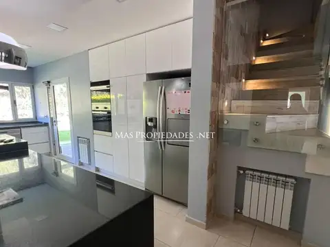 Casa 7 ambientes con 5 baños