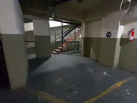 Cochera Fija Cubierta en Venta - 13 m² - Abasto