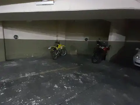 Cochera Fija Cubierta en Venta - 13 m² - Abasto