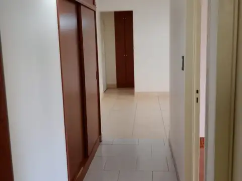 3 ambientes al frente con balcon   IMPECABLE  