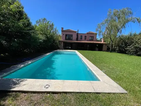 Casa 6 ambientes con 4 baños