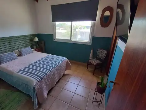 Casa 6 ambientes con 2 baños