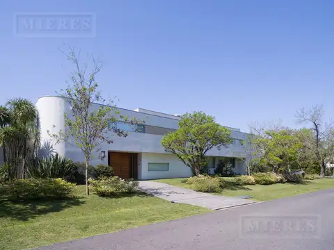 Importante casa en venta en Mayling Club de Campo