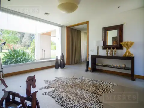 Casa 10 ambientes con 6 baños