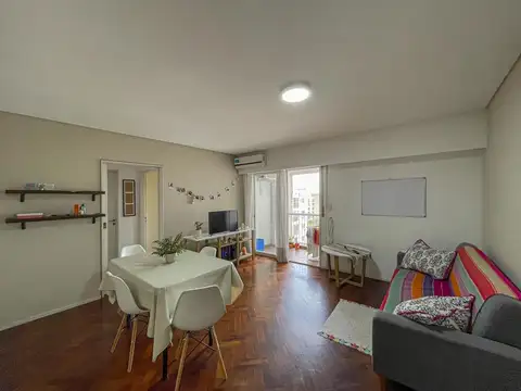 2 dormitorios con balcón y cocina separada