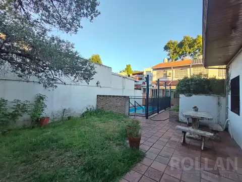 MUY BUEN DUPLEX DE 5AMBIENTES CON PILETA Y QUINCHO EN CARAPACHAY