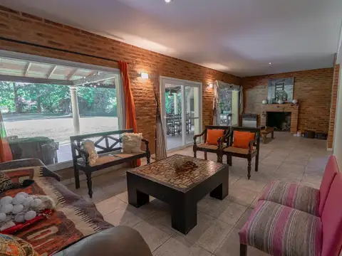 Venta casa de 4 dormitorios en  Bella Vista, Barrio Villa Victoria